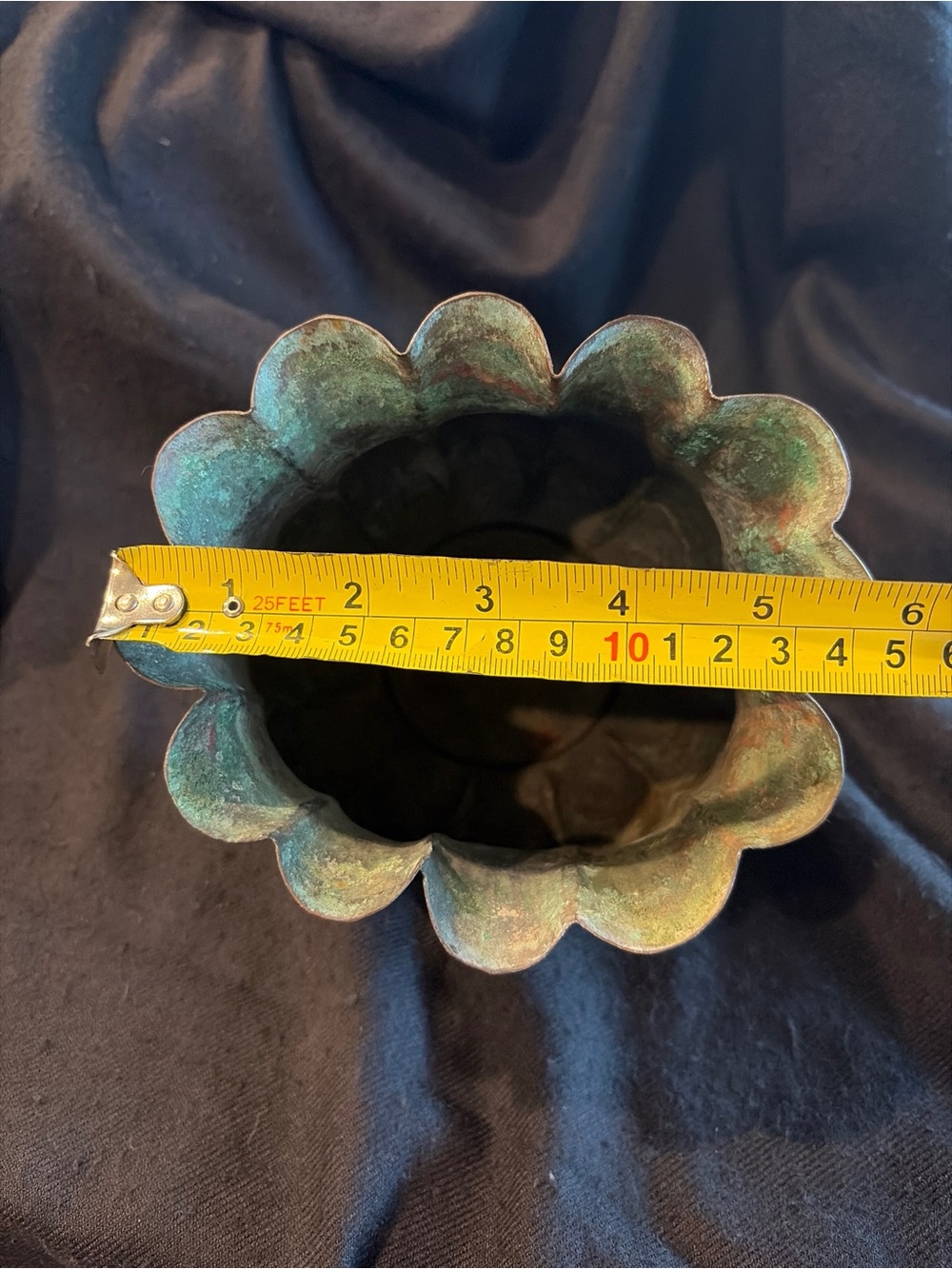 Vintage Hammered Cooper Vessel, Made in India, Scalloped edge, patina - Picture 4 of 6